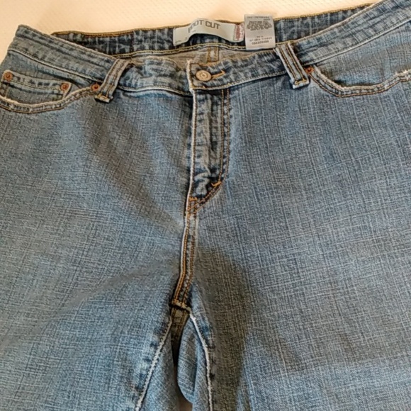 Levi Jean 18 - Picture 4 of 7